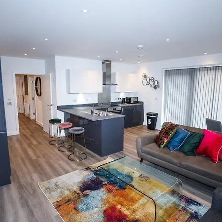 Lovely 2 Bed Apartment With Parking